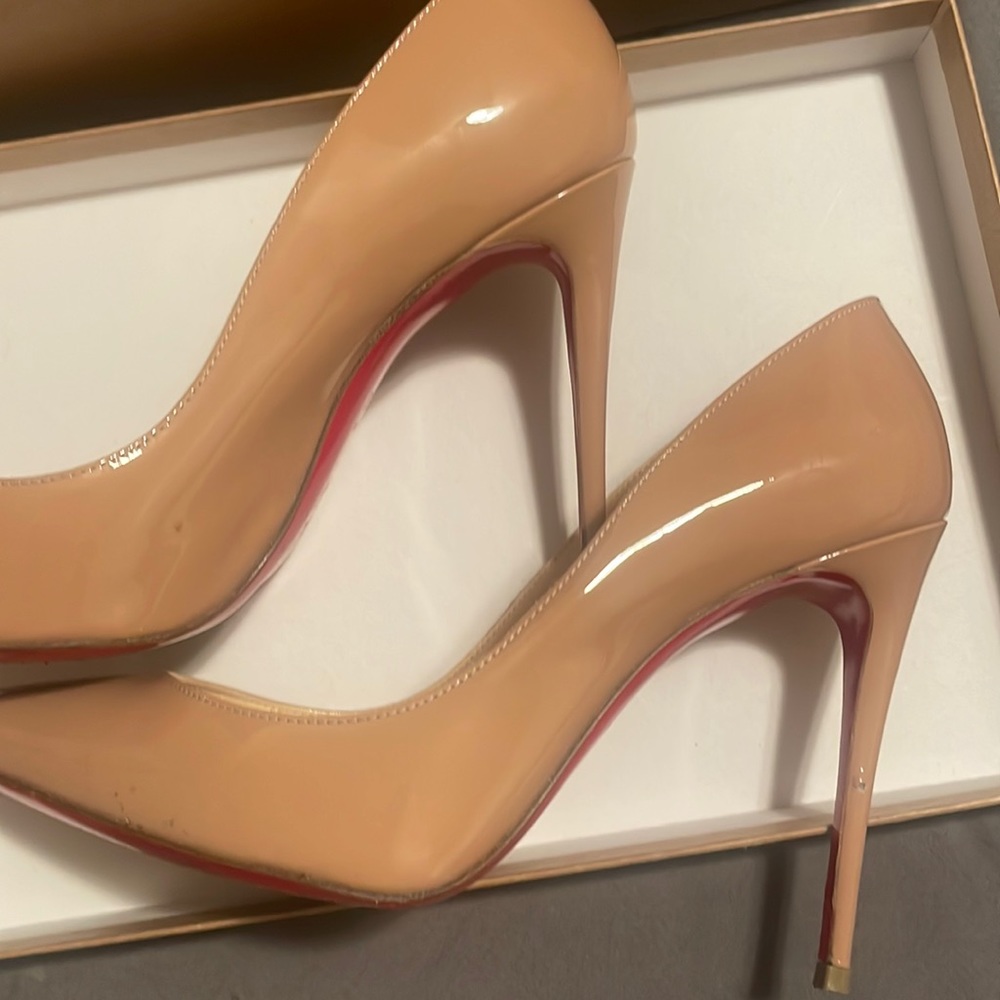 36.5 nude Christian Louboutin